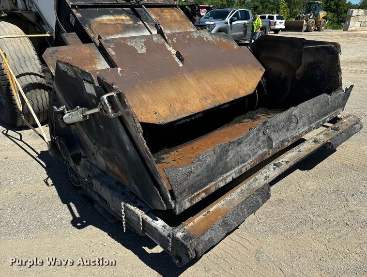 image for item DL4435 2001 Roadtec Shuttle Buggy 2500B material transfer vehicle