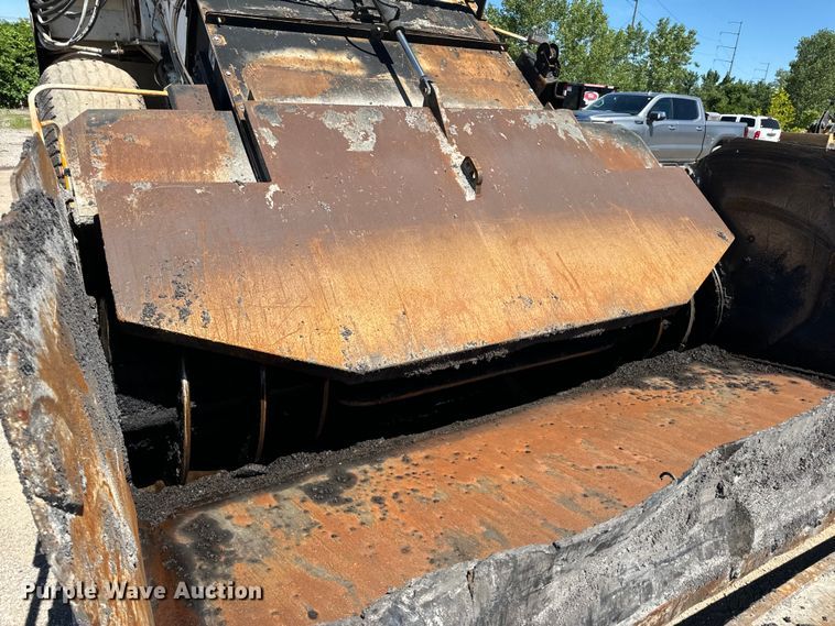 image for item DL4435 2001 Roadtec Shuttle Buggy 2500B material transfer vehicle