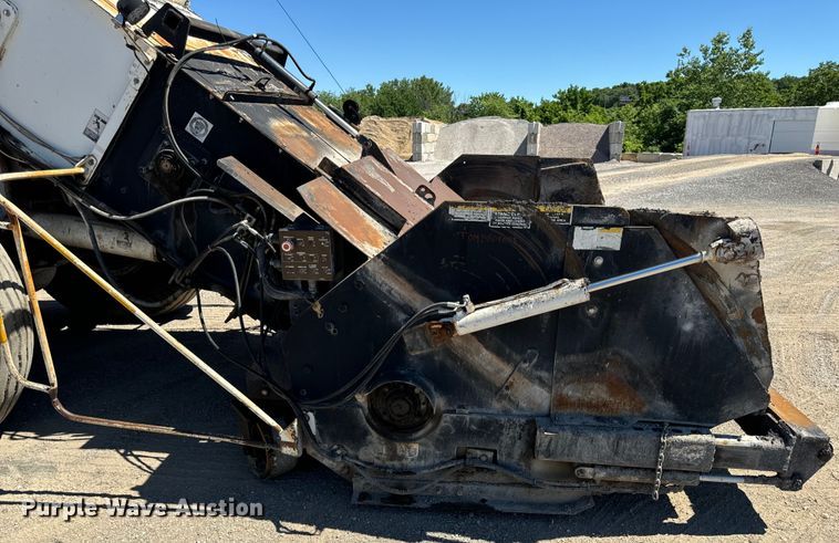 image for item DL4435 2001 Roadtec Shuttle Buggy 2500B material transfer vehicle