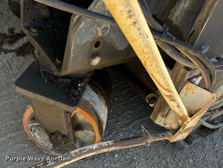 image for item DL4435 2001 Roadtec Shuttle Buggy 2500B material transfer vehicle