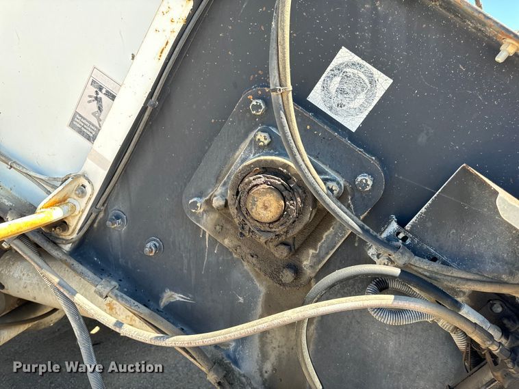 image for item DL4435 2001 Roadtec Shuttle Buggy 2500B material transfer vehicle