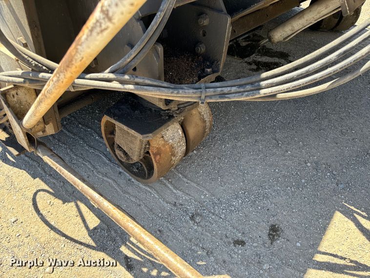 image for item DL4435 2001 Roadtec Shuttle Buggy 2500B material transfer vehicle