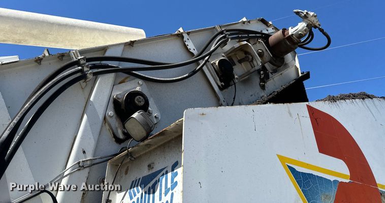 image for item DL4435 2001 Roadtec Shuttle Buggy 2500B material transfer vehicle