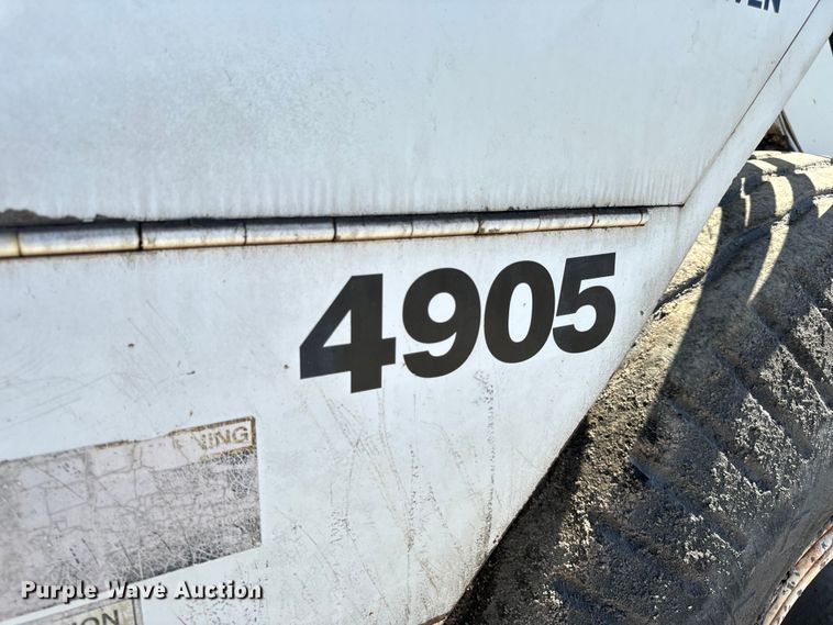 image for item DL4435 2001 Roadtec Shuttle Buggy 2500B material transfer vehicle