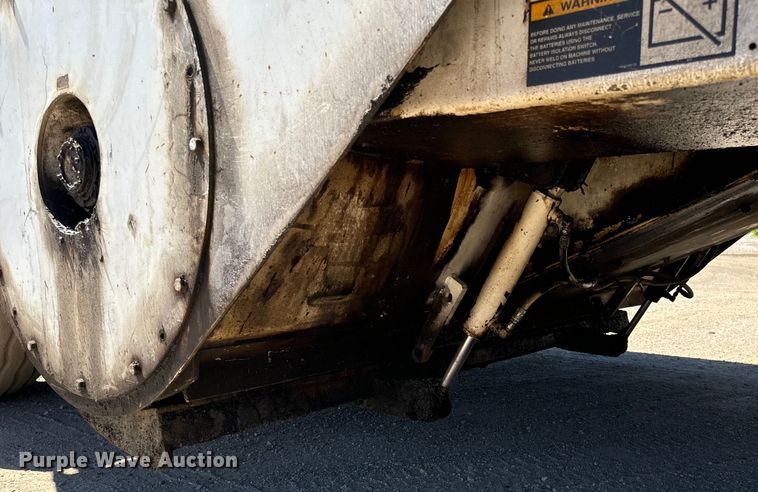 image for item DL4435 2001 Roadtec Shuttle Buggy 2500B material transfer vehicle