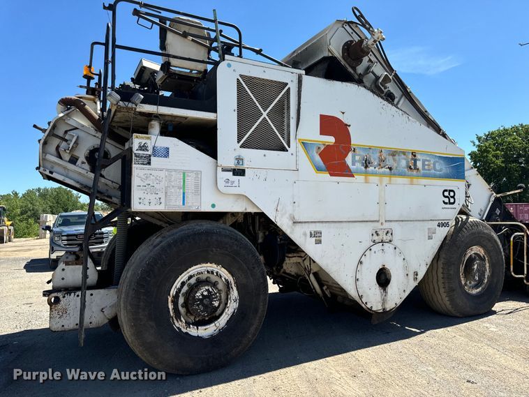 image for item DL4435 2001 Roadtec Shuttle Buggy 2500B material transfer vehicle