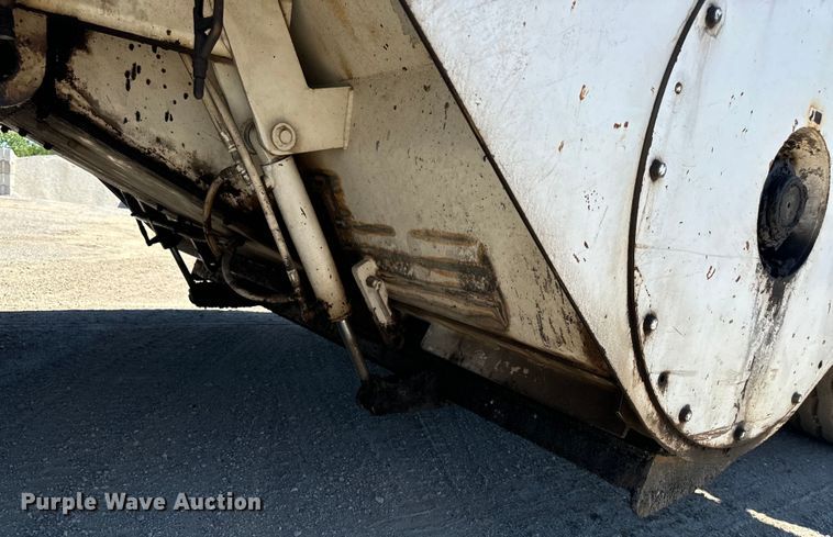 image for item DL4435 2001 Roadtec Shuttle Buggy 2500B material transfer vehicle