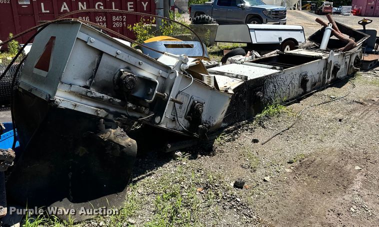 image for item DL4435 2001 Roadtec Shuttle Buggy 2500B material transfer vehicle