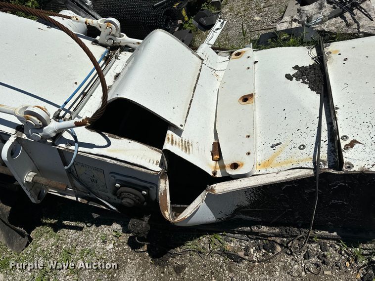 image for item DL4435 2001 Roadtec Shuttle Buggy 2500B material transfer vehicle