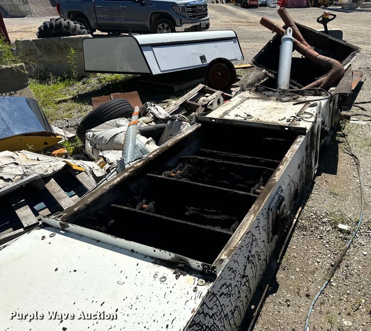 image for item DL4435 2001 Roadtec Shuttle Buggy 2500B material transfer vehicle