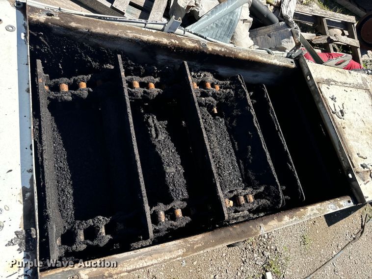 image for item DL4435 2001 Roadtec Shuttle Buggy 2500B material transfer vehicle