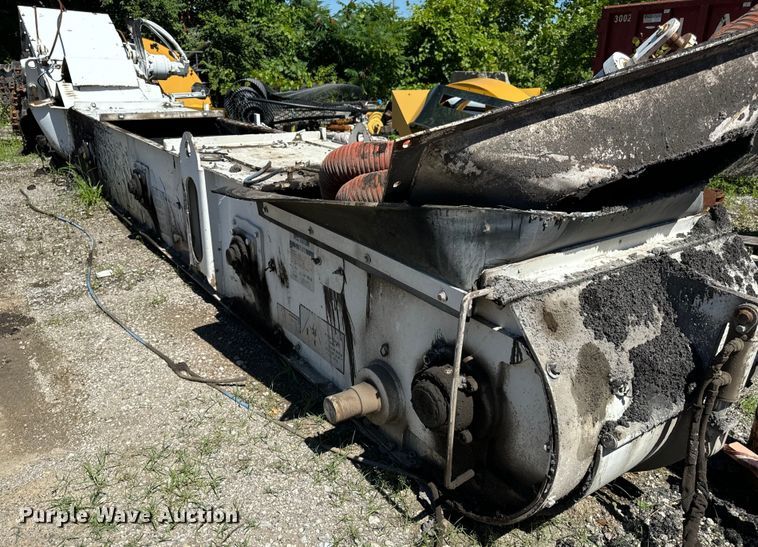 image for item DL4435 2001 Roadtec Shuttle Buggy 2500B material transfer vehicle