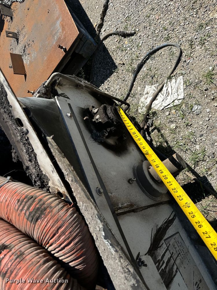 image for item DL4435 2001 Roadtec Shuttle Buggy 2500B material transfer vehicle