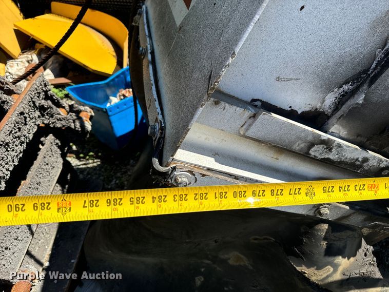 image for item DL4435 2001 Roadtec Shuttle Buggy 2500B material transfer vehicle