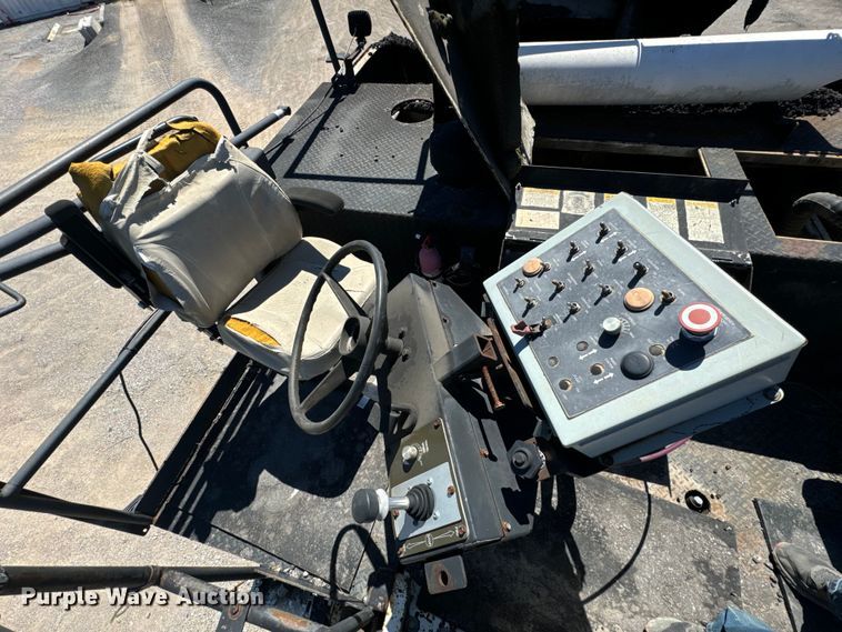 image for item DL4435 2001 Roadtec Shuttle Buggy 2500B material transfer vehicle