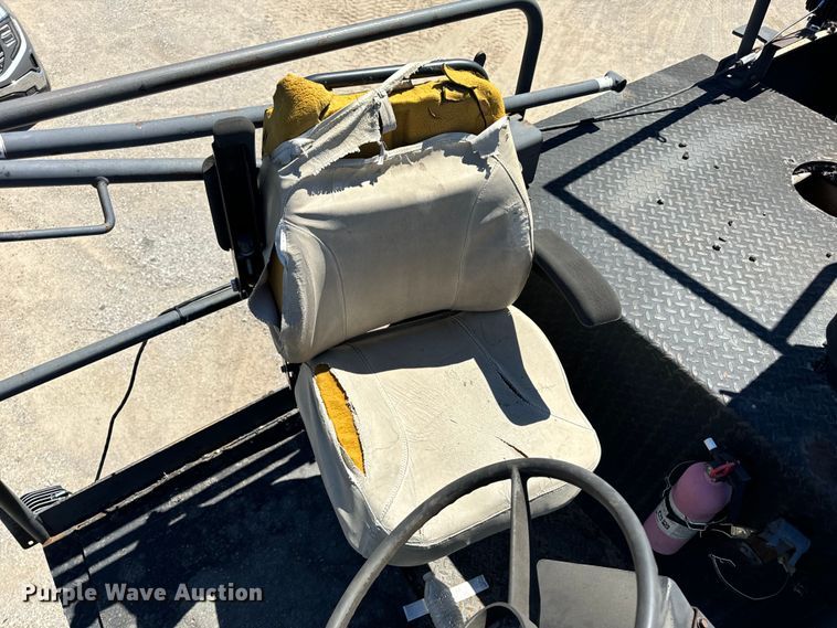 image for item DL4435 2001 Roadtec Shuttle Buggy 2500B material transfer vehicle