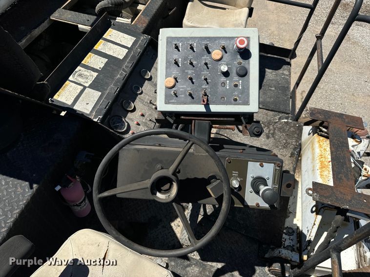 image for item DL4435 2001 Roadtec Shuttle Buggy 2500B material transfer vehicle