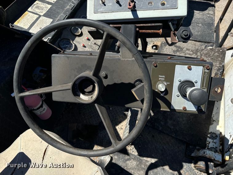 image for item DL4435 2001 Roadtec Shuttle Buggy 2500B material transfer vehicle