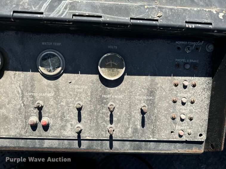 image for item DL4435 2001 Roadtec Shuttle Buggy 2500B material transfer vehicle