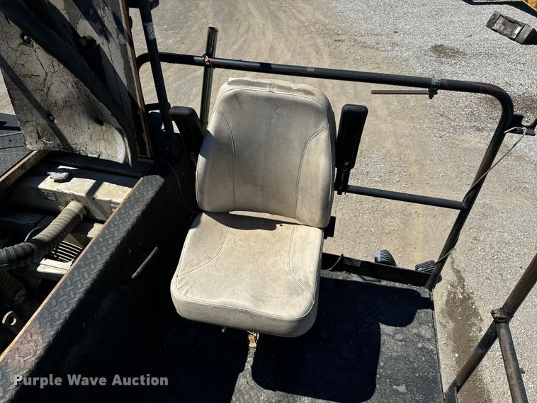 image for item DL4435 2001 Roadtec Shuttle Buggy 2500B material transfer vehicle