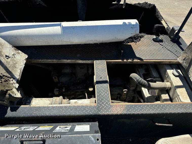 image for item DL4435 2001 Roadtec Shuttle Buggy 2500B material transfer vehicle