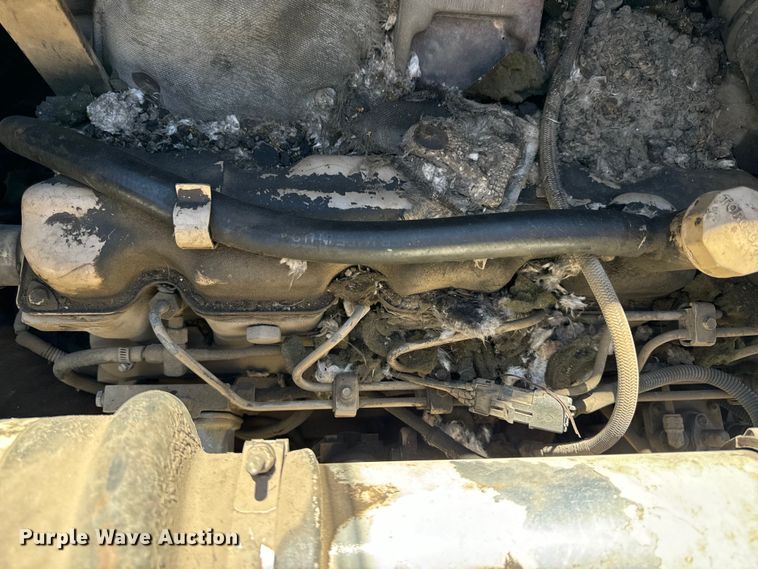 image for item DL4435 2001 Roadtec Shuttle Buggy 2500B material transfer vehicle