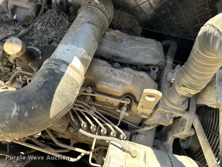 image for item DL4435 2001 Roadtec Shuttle Buggy 2500B material transfer vehicle