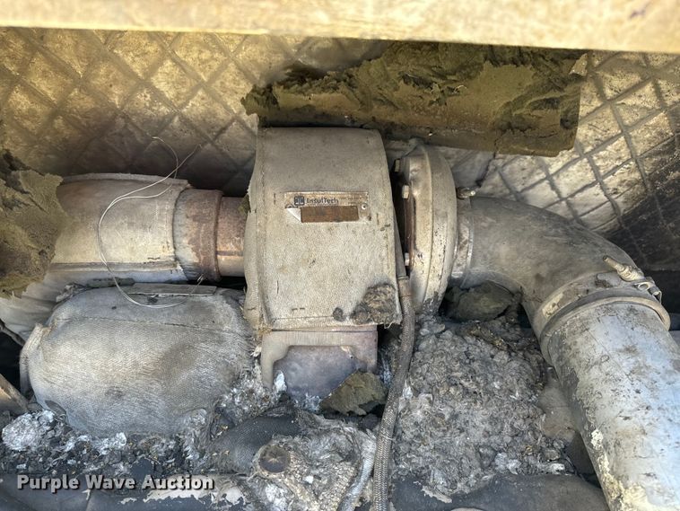 image for item DL4435 2001 Roadtec Shuttle Buggy 2500B material transfer vehicle