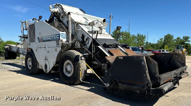 image for item DL4436 2011 Roadtec Shuttle Buggy 2500D material transfer vehicle