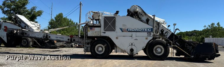 image for item DL4436 2011 Roadtec Shuttle Buggy 2500D material transfer vehicle