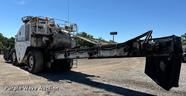 image for item DL4436 2011 Roadtec Shuttle Buggy 2500D material transfer vehicle