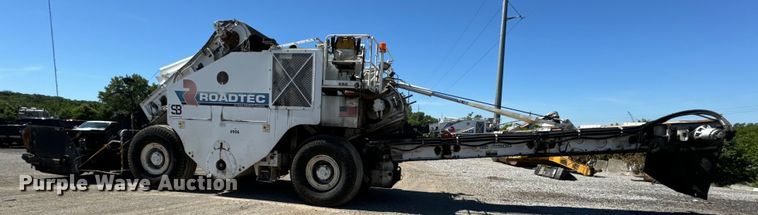 image for item DL4436 2011 Roadtec Shuttle Buggy 2500D material transfer vehicle