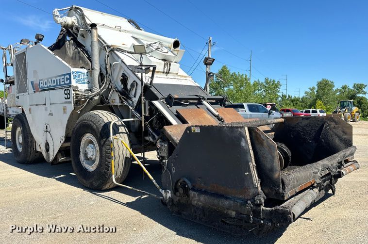 image for item DL4436 2011 Roadtec Shuttle Buggy 2500D material transfer vehicle
