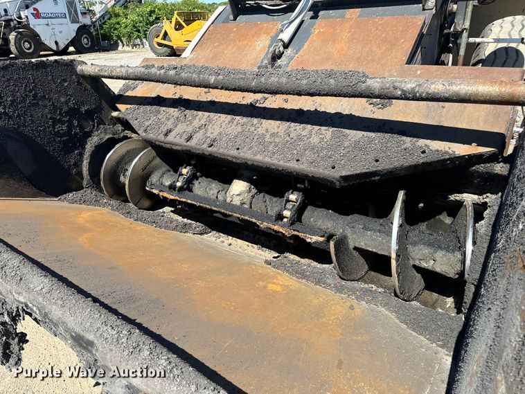 image for item DL4436 2011 Roadtec Shuttle Buggy 2500D material transfer vehicle