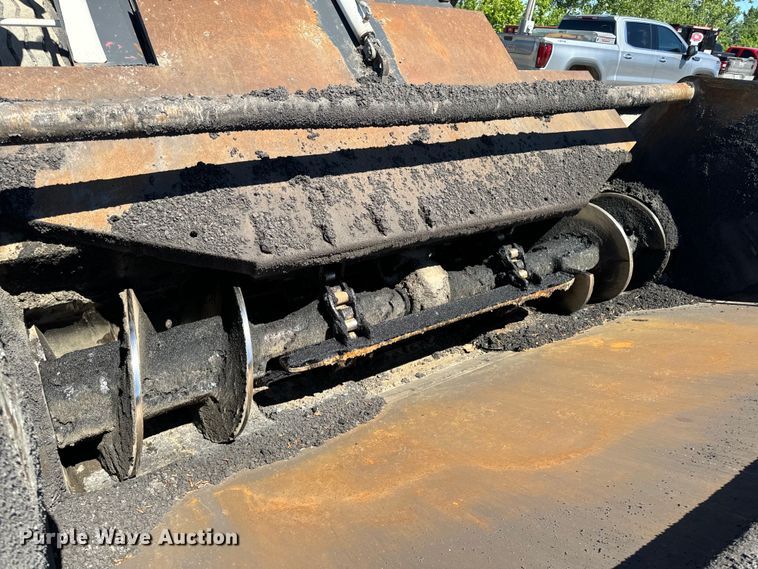 image for item DL4436 2011 Roadtec Shuttle Buggy 2500D material transfer vehicle