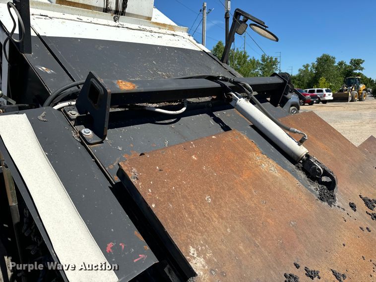 image for item DL4436 2011 Roadtec Shuttle Buggy 2500D material transfer vehicle