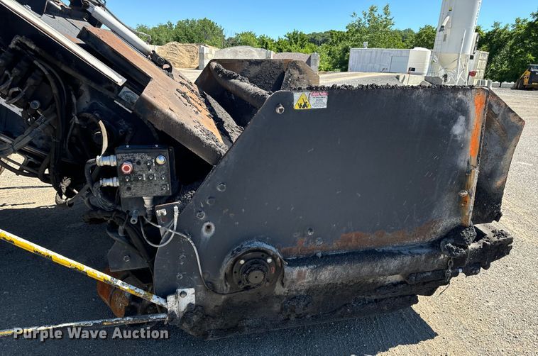 image for item DL4436 2011 Roadtec Shuttle Buggy 2500D material transfer vehicle