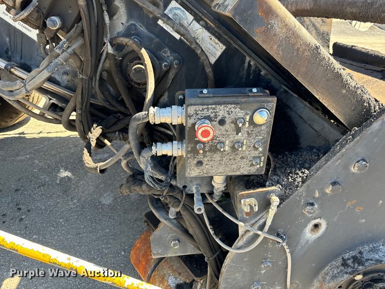 image for item DL4436 2011 Roadtec Shuttle Buggy 2500D material transfer vehicle