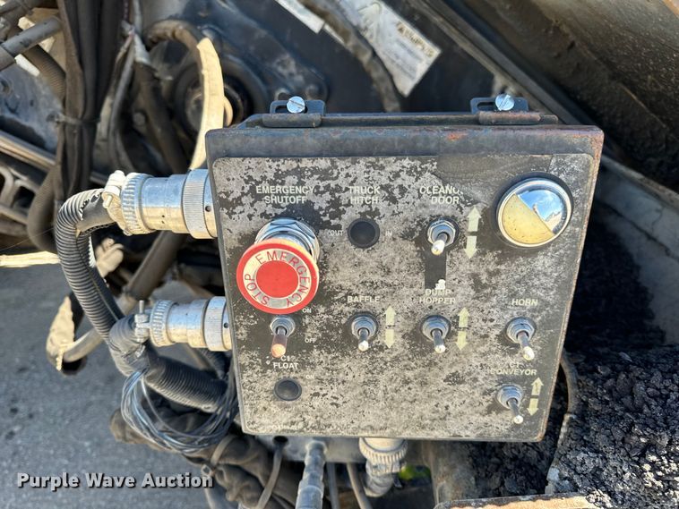 image for item DL4436 2011 Roadtec Shuttle Buggy 2500D material transfer vehicle