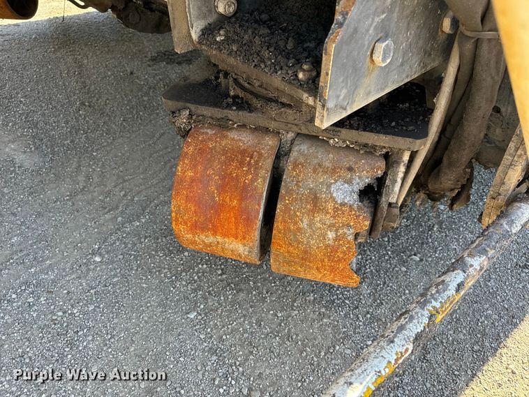 image for item DL4436 2011 Roadtec Shuttle Buggy 2500D material transfer vehicle