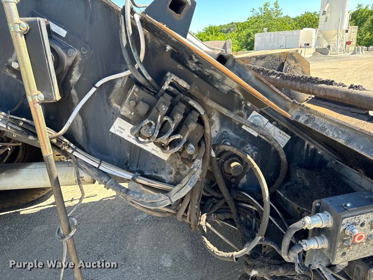 image for item DL4436 2011 Roadtec Shuttle Buggy 2500D material transfer vehicle