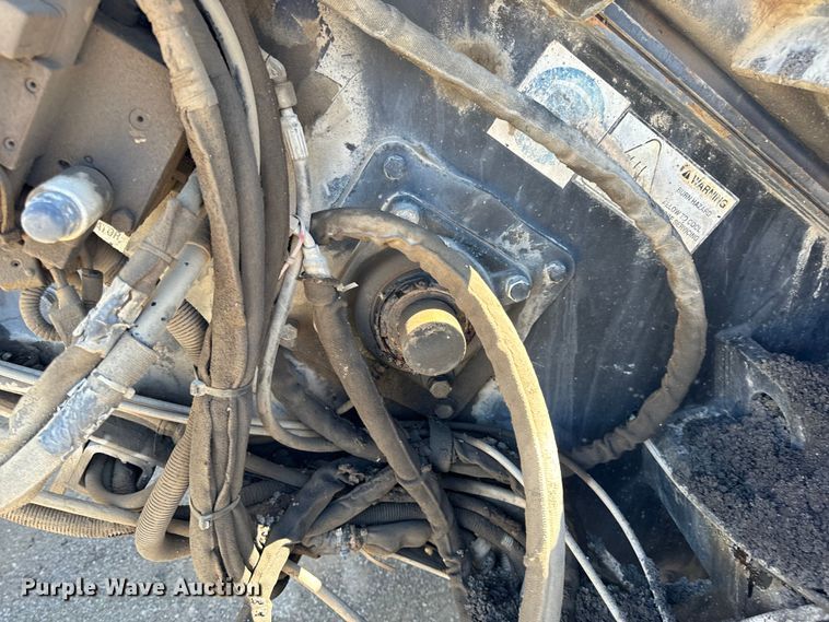 image for item DL4436 2011 Roadtec Shuttle Buggy 2500D material transfer vehicle