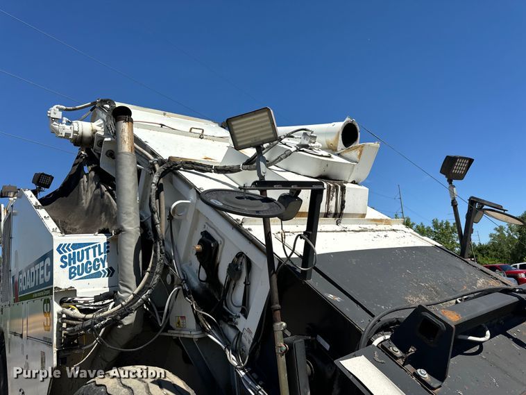 image for item DL4436 2011 Roadtec Shuttle Buggy 2500D material transfer vehicle