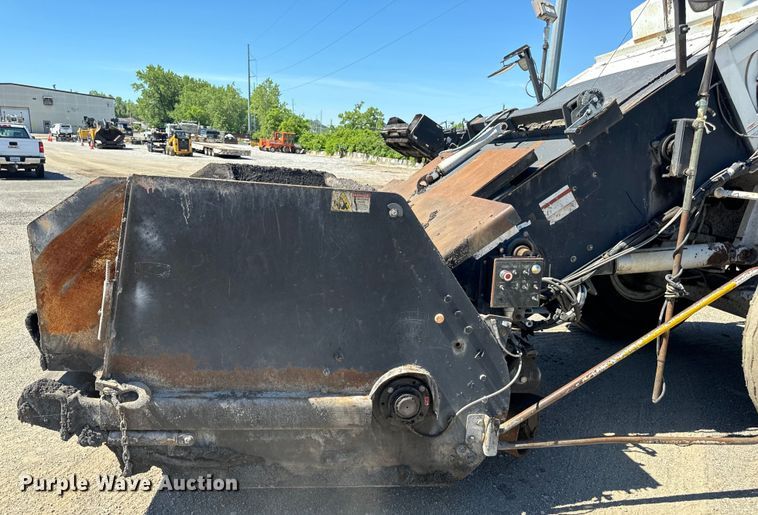 image for item DL4436 2011 Roadtec Shuttle Buggy 2500D material transfer vehicle