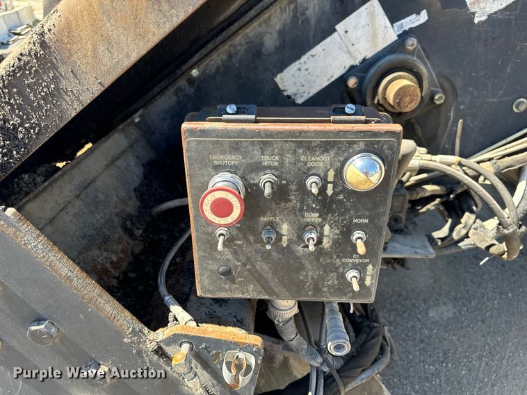 image for item DL4436 2011 Roadtec Shuttle Buggy 2500D material transfer vehicle