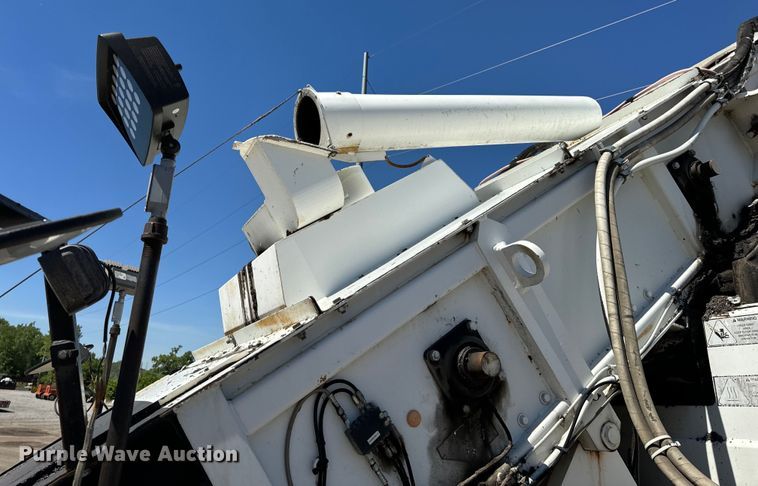 image for item DL4436 2011 Roadtec Shuttle Buggy 2500D material transfer vehicle