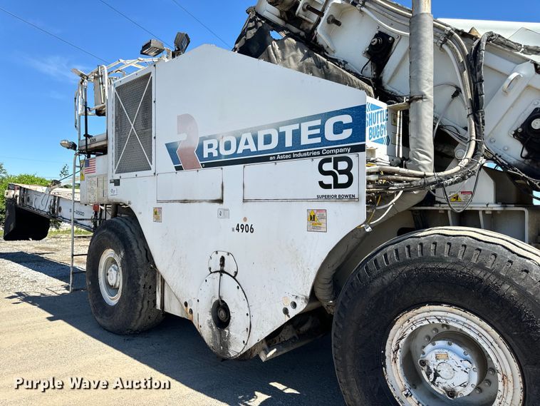 image for item DL4436 2011 Roadtec Shuttle Buggy 2500D material transfer vehicle