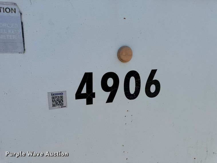 image for item DL4436 2011 Roadtec Shuttle Buggy 2500D material transfer vehicle