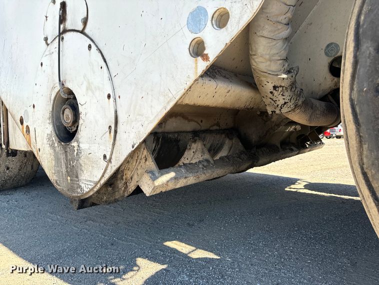 image for item DL4436 2011 Roadtec Shuttle Buggy 2500D material transfer vehicle