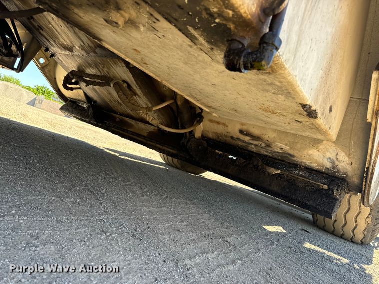 image for item DL4436 2011 Roadtec Shuttle Buggy 2500D material transfer vehicle